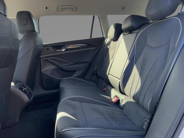 Volkswagen Passat Variant 1.5 TSI eHybrid DSG AHK Navi LED