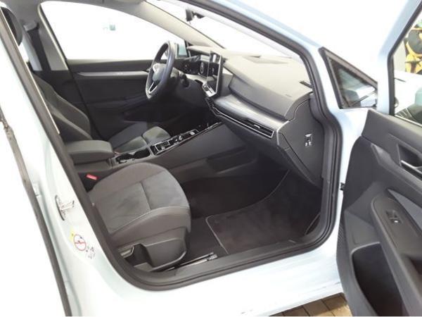 Volkswagen Golf VIII STYLE 1.5eTSI DSG HYBRID ACC.5J-G.AHK.AREA-VIEW.NAVI.LED.LKRD-HZG