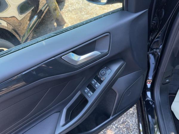 Ford Focus ST-Line X Automatik Sportpaket Bluetooth LED