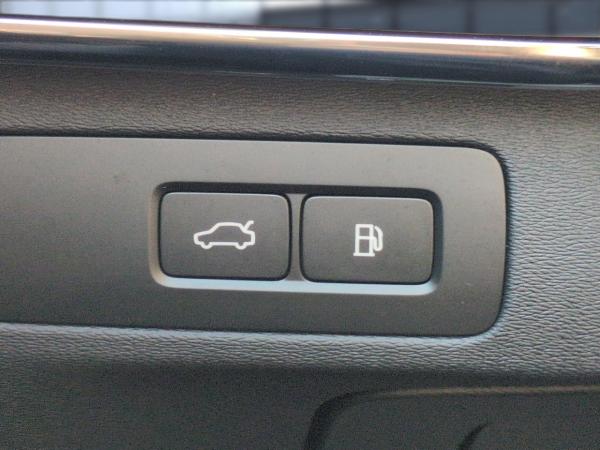 Volvo XC90 T8 Recharge Ultra Dark Plug-In Hybrid AWD LED