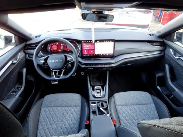 Skoda Octavia Combi 2.0 TDI Sportline DSG Matrix AHK