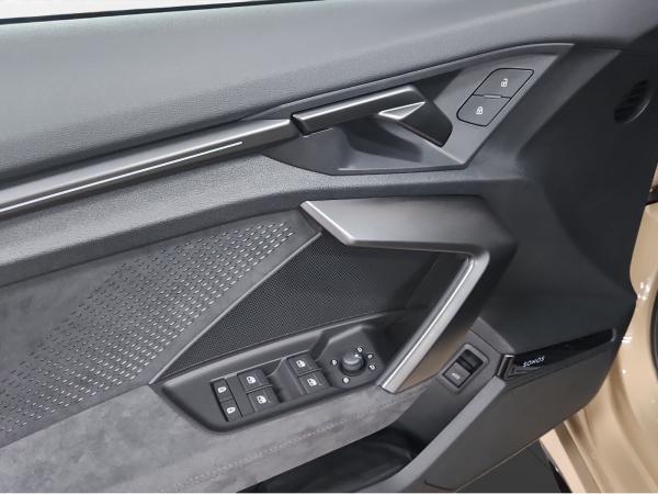 Audi RS3 Sportback exclusive RS-Abgas Pano LM 19" RFK Sonos Head-Up