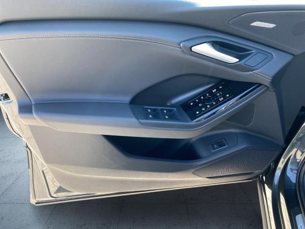 Audi Q6 e-tron Q6 SUV e-tron HUD PANO 20 Matrix AHK 360 ACC