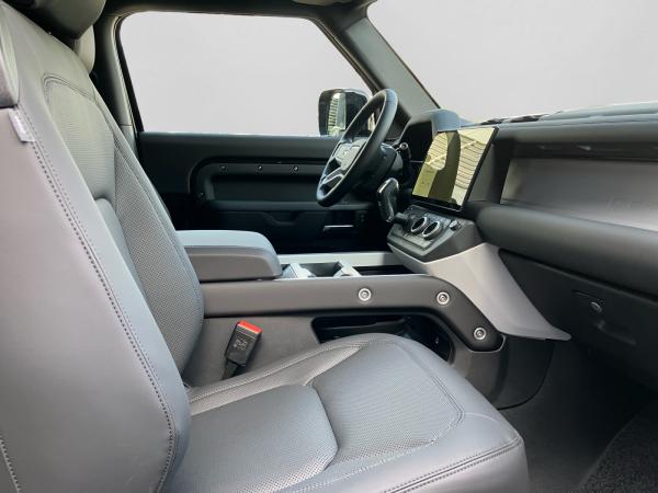 Land Rover Defender 90 D200 AWD S - Verfügbar Juni 2026 - 5 Jahre Garantie Land Rover Defender 90 D200 AWD S - Verfügbar Juni 2026 - 5 Jahre Garantie
