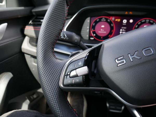 Skoda Octavia Combi 2.0 TSI DSG RS NVI AHK MATRIX *920*