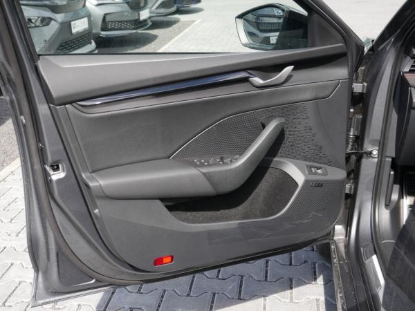 Skoda Octavia Combi 2.0 TSI DSG RS NVI AHK MATRIX *920*