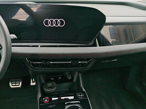 Audi SQ6 e-tron 5JGar LM21 #black MMI&Tech pro S-Sitz Pano B&O