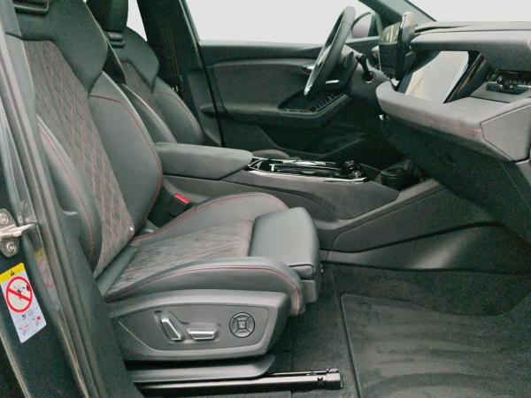 Audi SQ6 e-tron 5JGar LM21 #black MMI&Tech pro S-Sitz Pano B&O