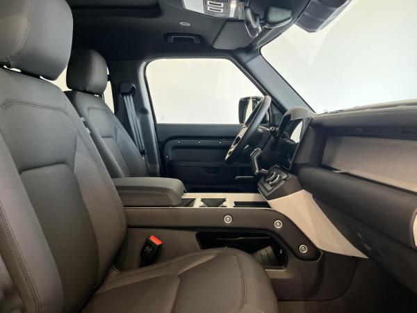 Land Rover Defender D200 S AHK, PANO & BLACK PACK