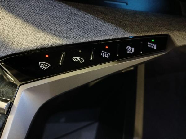 Peugeot 3008 1.2 WirelessCharging,Navi,Rückfahrkamera