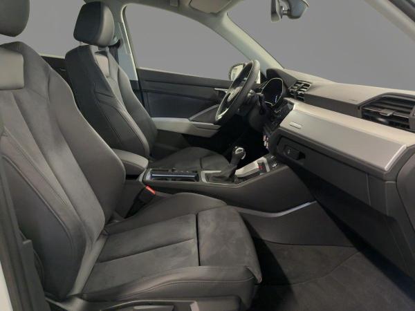 Audi Q3 advanced 35 TFSI S tr. AHK LED NAVI PDC