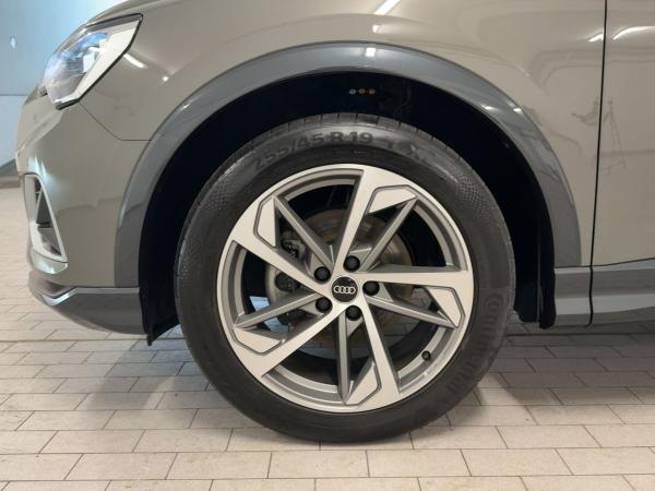 Audi Q3 advanced 35 TFSI S tronic LED AHK NAVI