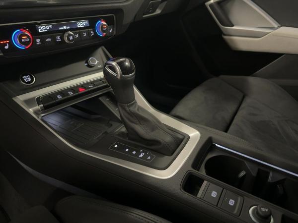 Audi Q3 advanced 35 TFSI S tr. AHK LED NAVI PDC