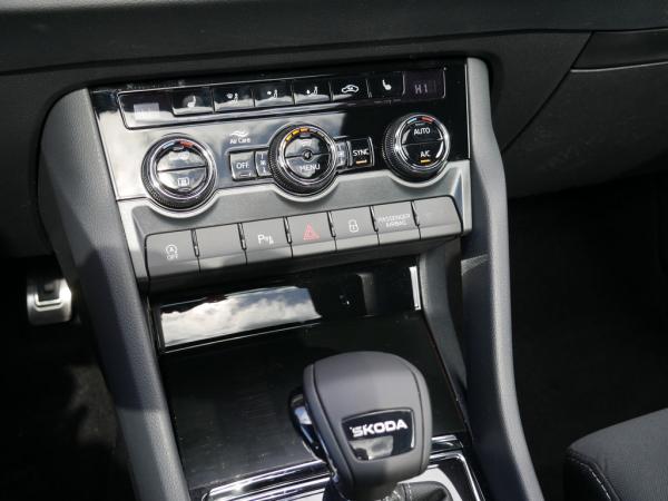 Skoda Karoq 1.5 TSI DSG Sportline AHK PANO  MATRIX *853*