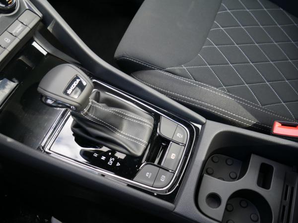 Skoda Karoq 1.5 TSI DSG Sportline AHK PANO  MATRIX *853*
