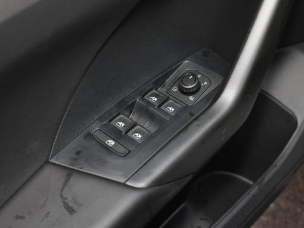 Volkswagen T-Cross 1.0TSI +ACC+LED+APP-CONNECT+