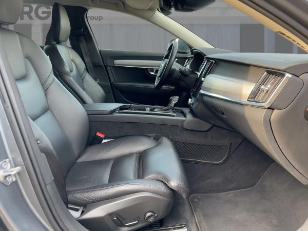 Volvo V90 D4 Momentum SHZ PDC LED LEDER