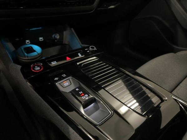 Audi A6 e-tron A6 Avant e-tron edition one blue performance HUD