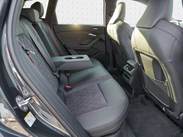 Audi Q6 e-tron Q6 SUV e-tron quattro S line Air*Matrix*B&O*HuD Audi Q6 e-tron Q6 SUV e-tron quattro S line Air*Matrix*B&O*HuD