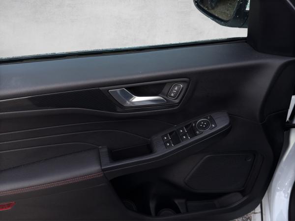 Ford Kuga Plug-In Hybrid ST-Line X Sportpaket Bluetooth