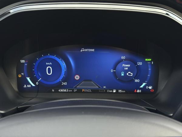 Ford Kuga Plug-In Hybrid ST-Line Sportpaket Bluetooth