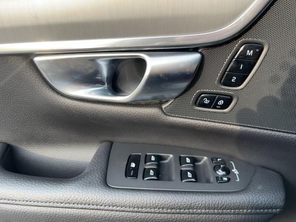 Volvo V90 D4 Momentum SHZ PDC LED LEDER