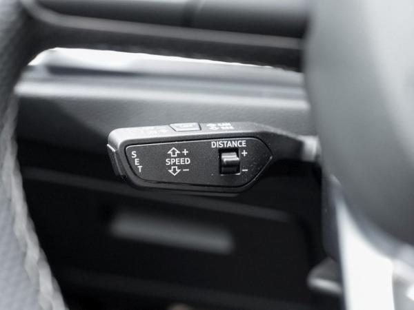 Audi Q3 35 TFSI S line Panorama Kamera Matrix ACC