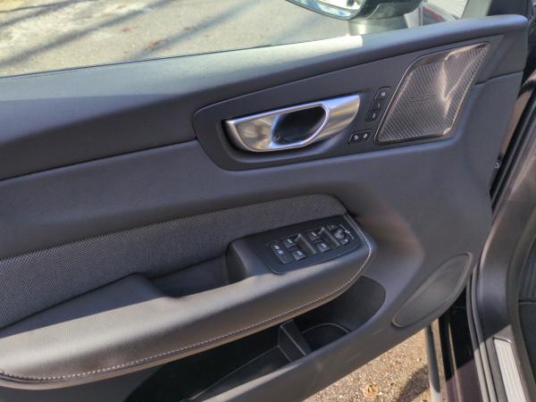 Volvo XC60 B5 (Benzin) Plus Black Edition AWD Automatik