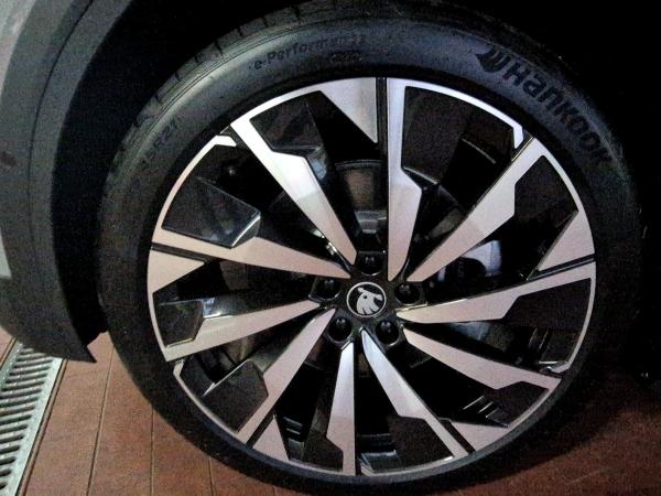 Skoda Elroq 85 Sportline Matrix AHK Navi 4xSitzhzg Kli