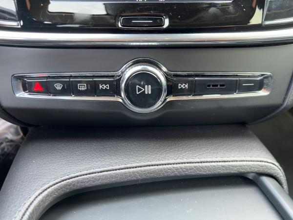 Volvo V90 D4 Momentum SHZ PDC LED LEDER