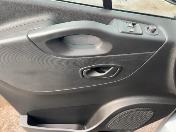 Renault Trafic dCi 120 L1H1 Doka 6-Sitze Klima