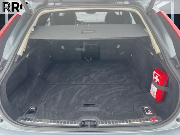 Volvo V90 D4 Momentum SHZ PDC LED LEDER