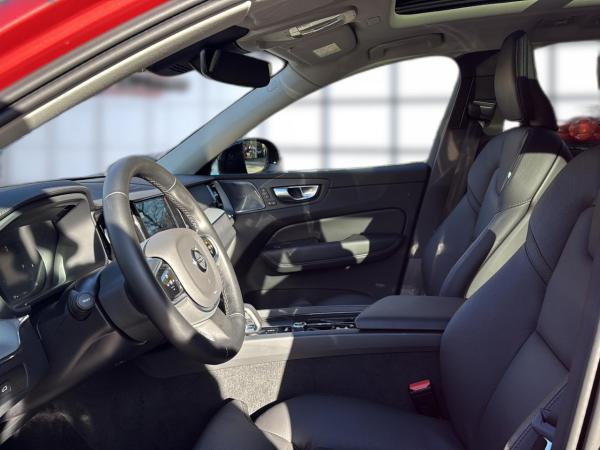 Volvo XC60 B5 (Benzin) Ultra Dark AWD Automatik Navi LED