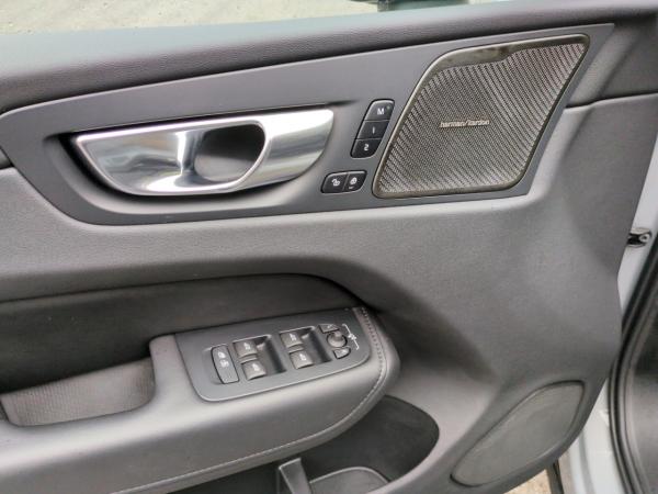 Volvo XC60 B5 (Benzin) Plus Dark AWD Automatik Bluetooth