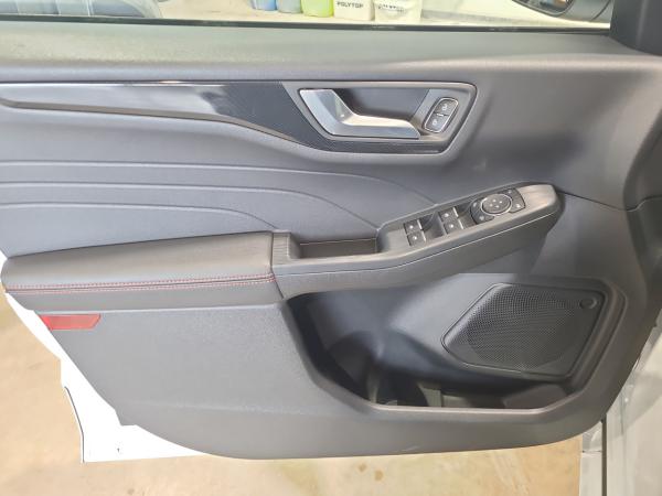 Ford Kuga ST-Line X Automatik Allrad Sportpaket Navi