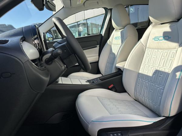 Fiat 600e La Prima inkl. WALLBOX  💚🤍❤️ LED / NAVI / Kamera / Sitzheizung💚🤍❤️