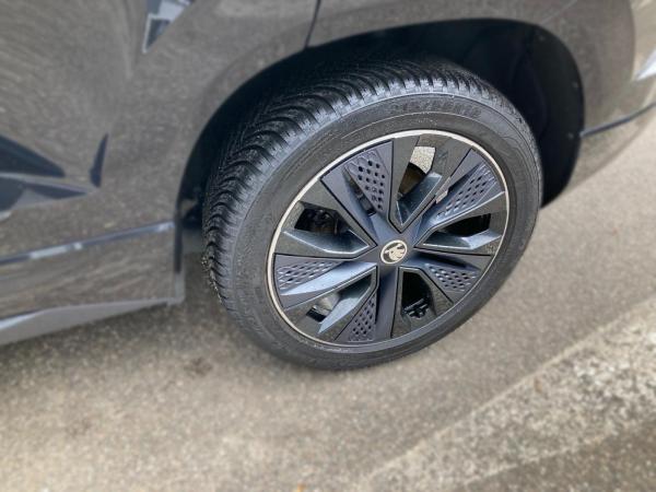 Skoda Karoq Sportline 1.5TSI MATRIX.DSG.NAV.PANO.AHK.AMBIENTE.TravelA.KAM.WINTER.SMARTLINK.DAB