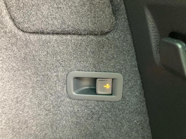 Skoda Karoq Sportline 1.5TSI MATRIX.DSG.NAV.PANO.AHK.AMBIENTE.TravelA.KAM.WINTER.SMARTLINK.DAB