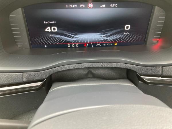 Skoda Karoq Sportline 1.5TSI MATRIX.DSG.NAV.PANO.AHK.AMBIENTE.TravelA.KAM.WINTER.SMARTLINK.DAB