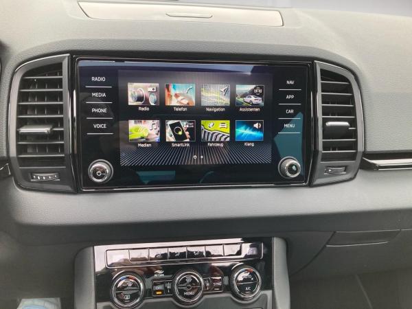 Skoda Karoq Sportline 1.5TSI MATRIX.DSG.NAV.PANO.AHK.AMBIENTE.TravelA.KAM.WINTER.SMARTLINK.DAB