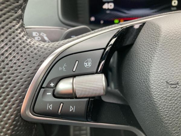 Skoda Karoq Sportline 1.5TSI MATRIX.DSG.NAV.PANO.AHK.AMBIENTE.TravelA.KAM.WINTER.SMARTLINK.DAB