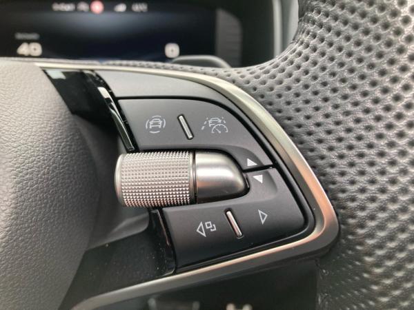 Skoda Karoq Sportline 1.5TSI MATRIX.DSG.NAV.PANO.AHK.AMBIENTE.TravelA.KAM.WINTER.SMARTLINK.DAB