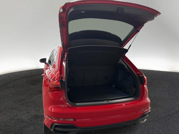 Audi Q3 S line 40 TFSI qu.S tr. STDHZG LED NAVI PDC