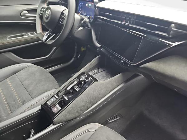 Alfa Romeo Junior IBRIDA 1.2 VGT 48V-HYBRID INTENSA