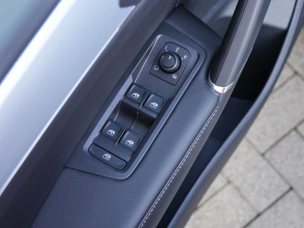 Volkswagen Touran GOAL 1.5 TSI Navi Kamera ACC 7-Sitzer Volkswagen Touran GOAL 1.5 TSI Navi Kamera ACC 7-Sitzer