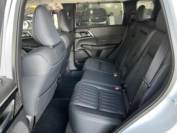 Mitsubishi Outlander 2.4 PHEV 4WD Top