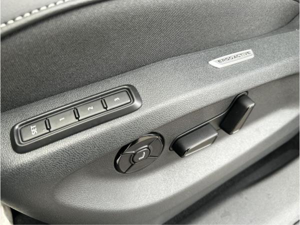 Volkswagen Tiguan R-Line 2.0 l TDI 4MOTION DSG 4Motion Pano