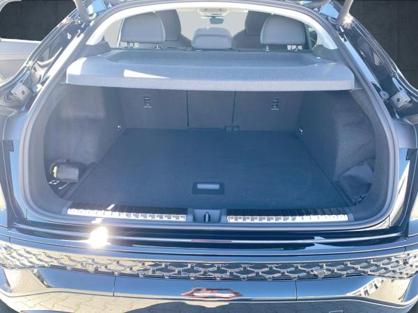 Audi Q3 Sportback TFSI S tr. S line LED 20 AHK