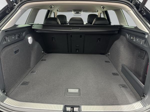 Volkswagen Passat Elegance 2,0 l TDI SCR 150 PS 7-Gang-DSG Navi + AHK + WR - Gewerbekunden