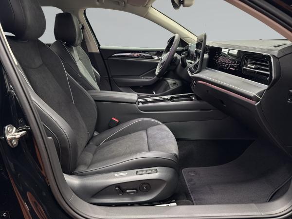 Volkswagen Passat Elegance 2,0 l TDI SCR 150 PS 7-Gang-DSG Navi + AHK + WR - Gewerbekunden